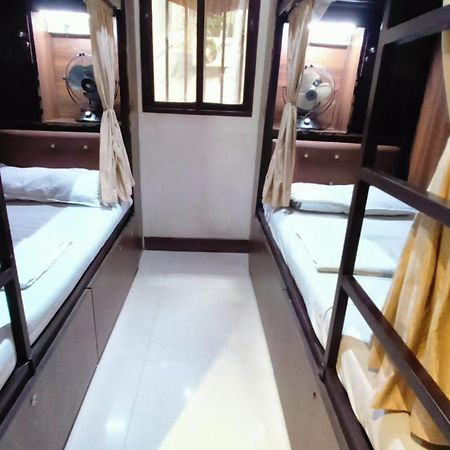Almas Dormitory 24 Hours Aircondition Bombay Eksteriør billede