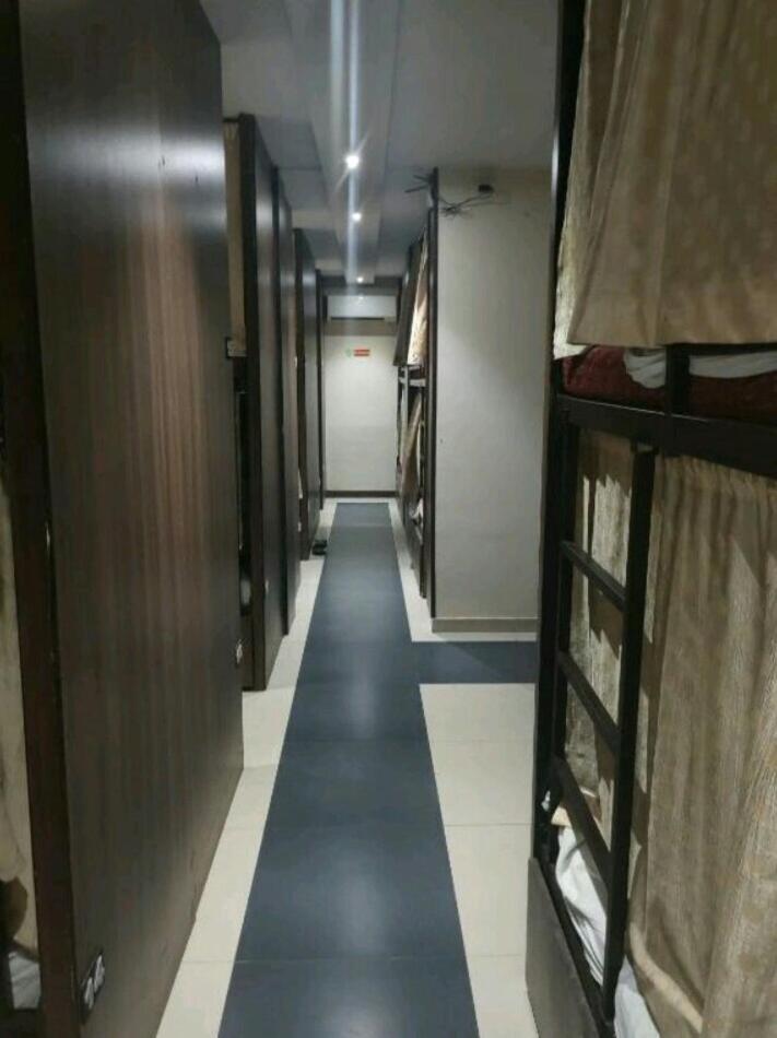 Almas Dormitory 24 Hours Aircondition Bombay Eksteriør billede