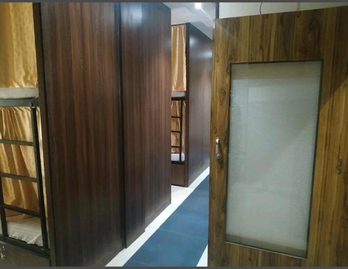 Almas Dormitory 24 Hours Aircondition Bombay Eksteriør billede