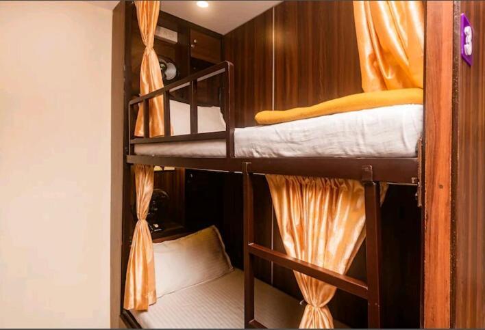 Almas Dormitory 24 Hours Aircondition Bombay Eksteriør billede