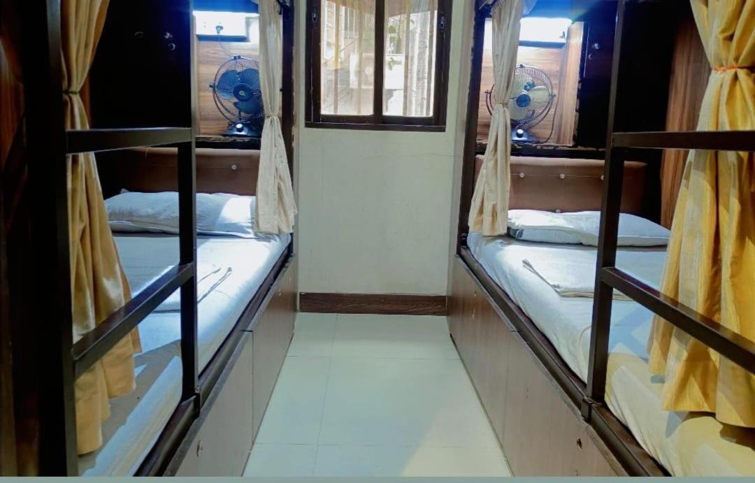 Almas Dormitory 24 Hours Aircondition Bombay Eksteriør billede