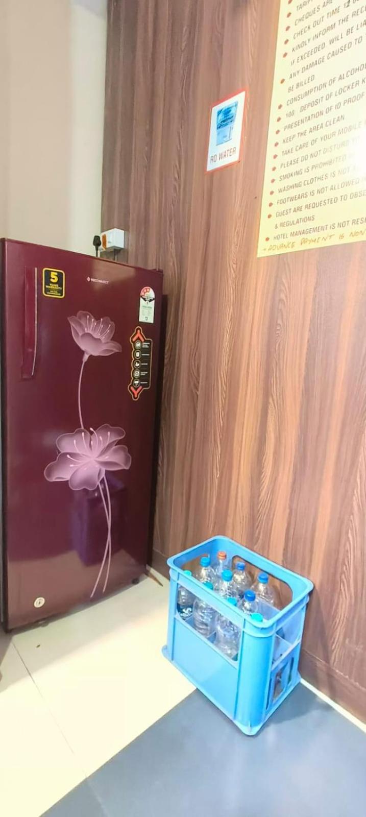Almas Dormitory 24 Hours Aircondition Bombay Eksteriør billede