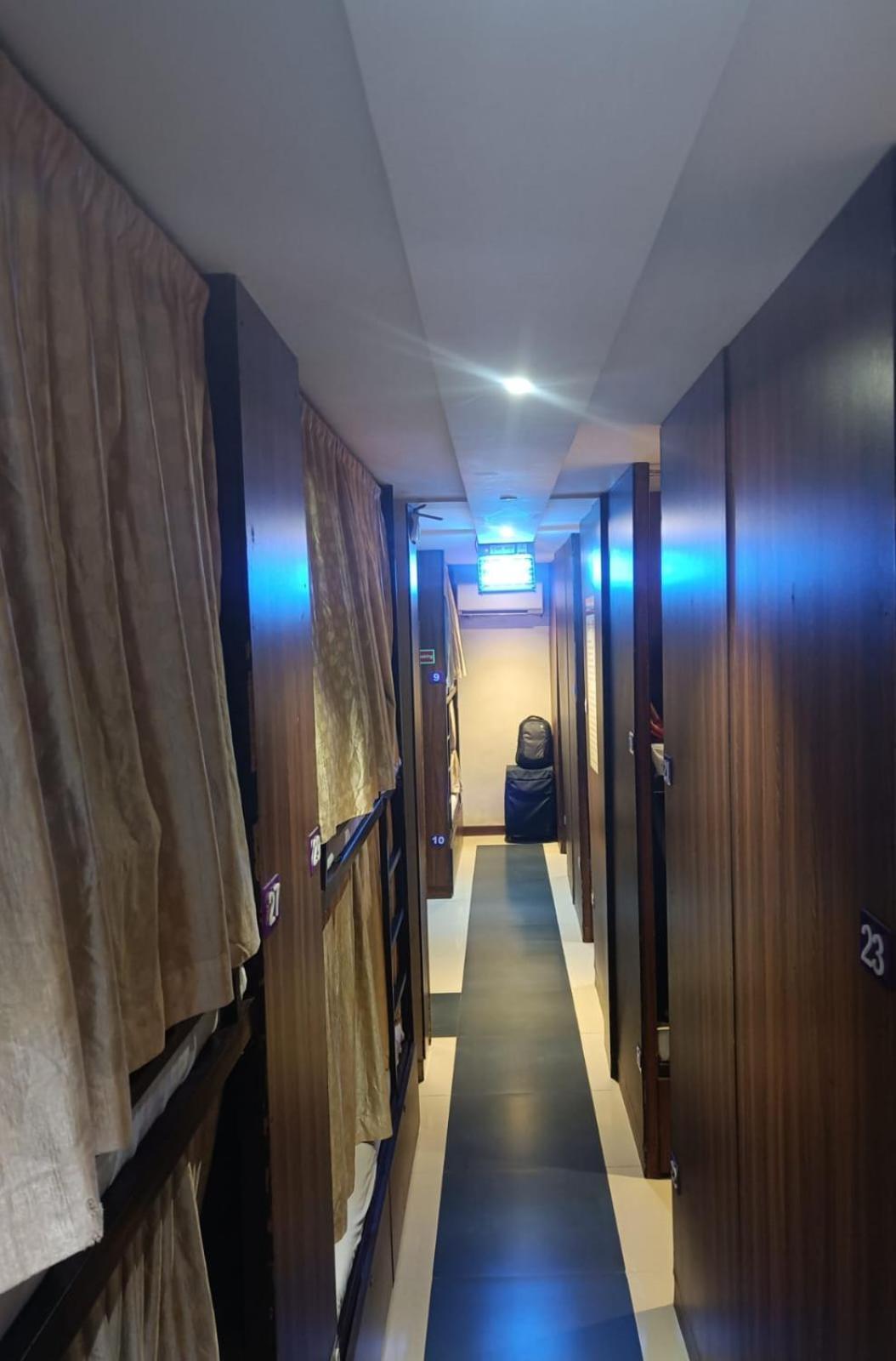 Almas Dormitory 24 Hours Aircondition Bombay Eksteriør billede