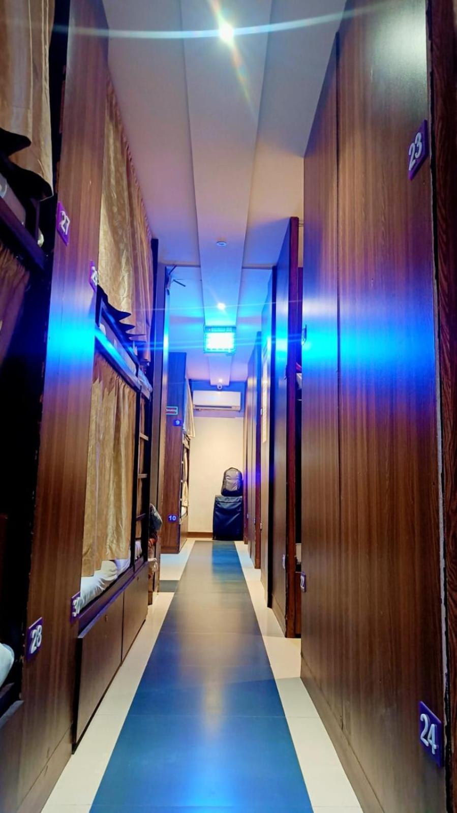 Almas Dormitory 24 Hours Aircondition Bombay Eksteriør billede