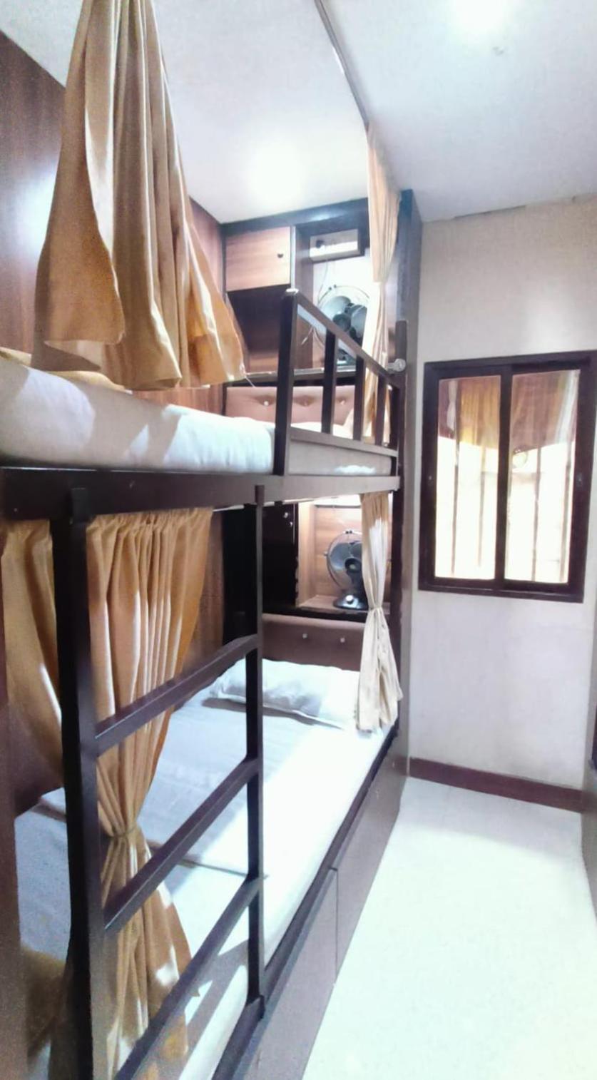 Almas Dormitory 24 Hours Aircondition Bombay Eksteriør billede