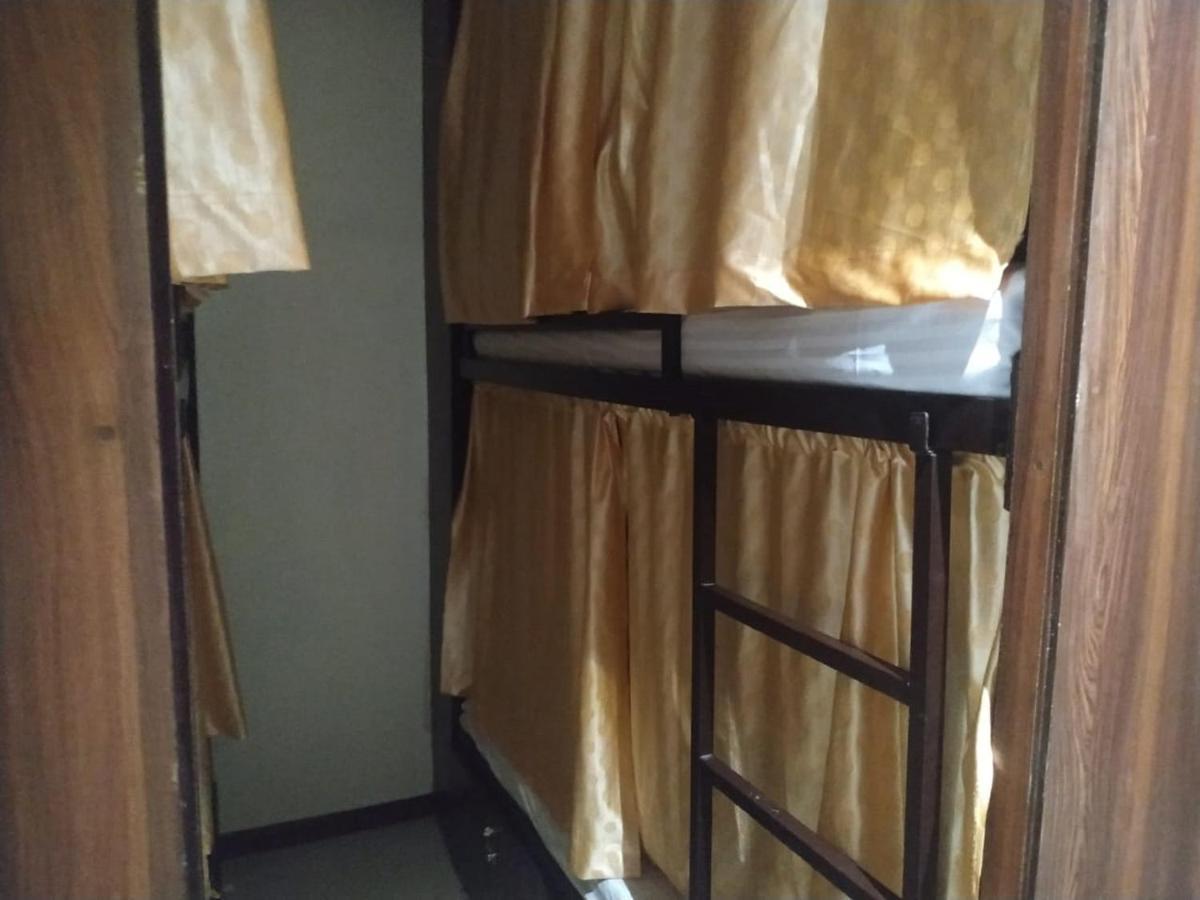 Almas Dormitory 24 Hours Aircondition Bombay Eksteriør billede