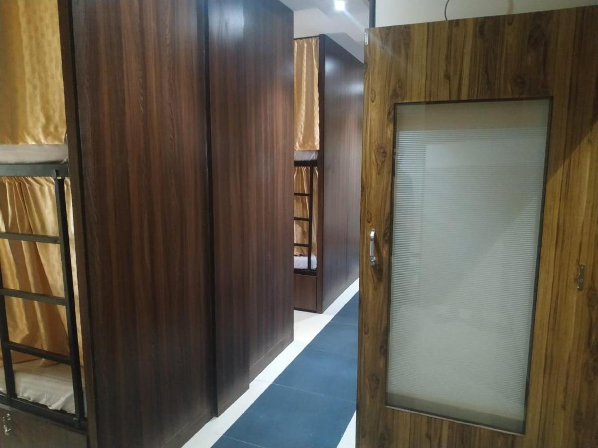 Almas Dormitory 24 Hours Aircondition Bombay Eksteriør billede